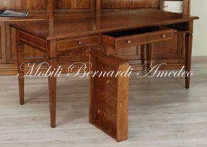 Scrivania classica in noce massiccio con 3 cassetti realizzata artigianalmente